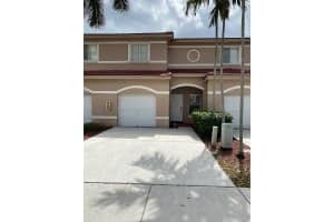 7920 S Southwood Cir 7920, Davie