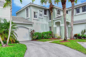 4806 Grapevine Way, Davie