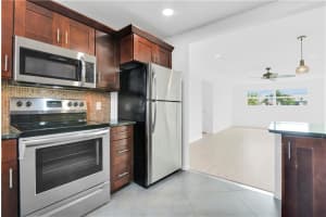 983 Se 10th Street 9d, Deerfield Beach