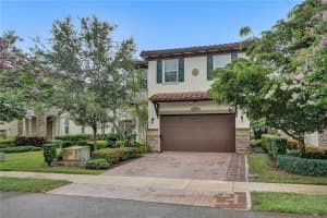 5231 Falcon Trl, Davie
