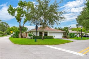 17 Boxwood Rd, Hollywood