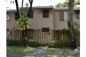 5084 S University Dr 5084, Davie