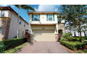 5235 Falcon Trl, Davie