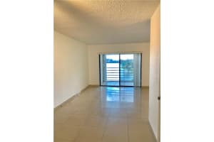 2790 W 60th St 32, Hialeah