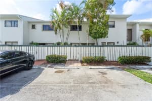 642 Ne 195th Street, Miami