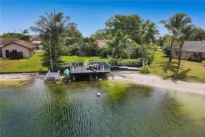 5739 Sw 100th Avenue, Cooper City