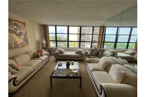 1440 Brickell Bay Drive 606, Miami