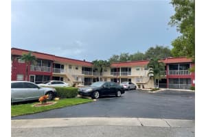 2041 Nw 81st Avenue 427, Pembroke Pines