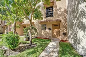 533 N Pine Island Rd 18, Plantation