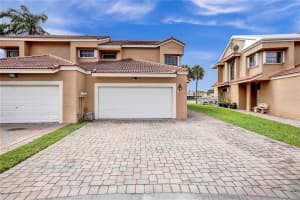 8262 Nw 191st Lane 14r, Hialeah