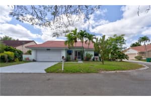 888 Nw 104th Lane, Coral Springs