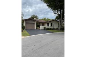 1540 S Lakeview Circle, Coral Springs