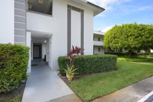 802 Se Central Parkway 3, Stuart
