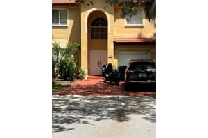 208 Magnolia Ave 208, Davie