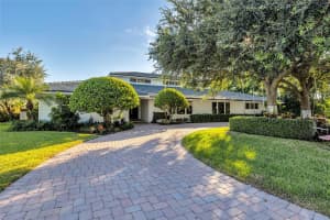 2 Mendota Ln, Sea Ranch Lakes