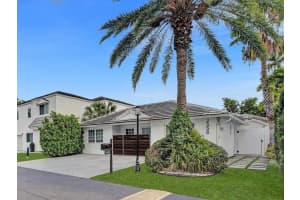 2558 Ne 206th Terrace, Miami