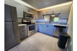 1650 Sw 124th Ter 209d, Pembroke Pines