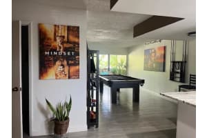 20 Nw 87th Ave 205, Miami