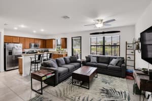 8455 Lakeview Trail 8455, Parkland