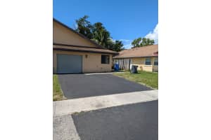 6532 Harbour Rd, North Lauderdale