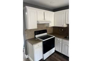 133 W Central Blvd 2, Lantana