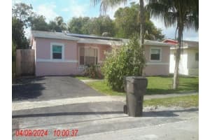 3290 Nw 39th St, Lauderdale Lakes