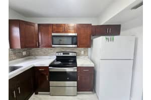 2456 Nw 52nd Ave 2456, Fort Lauderdale