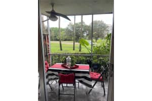 545 Oaks Lane 105, Pompano Beach