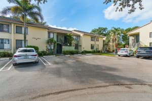 9592 Sw 1st Ct 13-f, Coral Springs