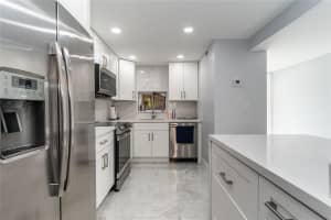 9523 S Hollybrook Lake Dr 102, Pembroke Pines