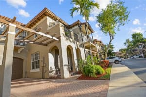 6927 Julia Gardens Dr, Coconut Creek