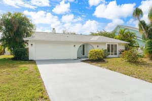 1139 Rainwood Circle, Palm Beach Gardens