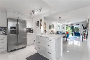 811 S Hollybrook Dr 301, Pembroke Pines