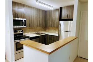 771 Ne 199th St 105, Miami