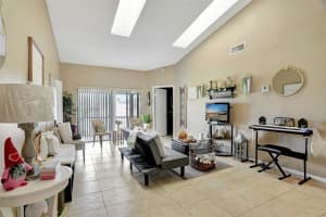 2551 Nw 56th Ave 104, Lauderhill