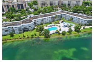 877 Ne 195th St 217, Miami