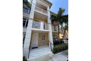 2710 Ne 184th Terrace, Aventura