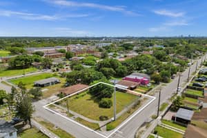 1895 Nw 58th St, Miami