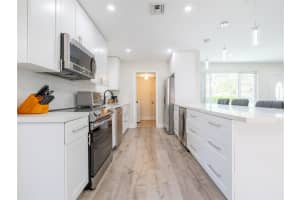 700 Sw 4th Ct, Hallandale Beach