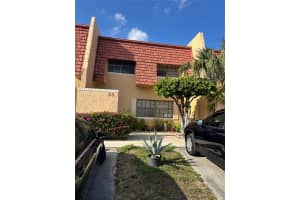 33 Spinning Wheel Lane 33, Tamarac 33 Spinning Wheel Lane 33, Tamarac