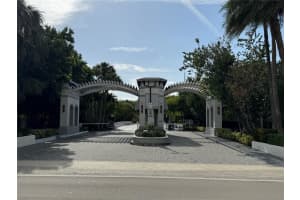 216 Poinciana Dr 216, North Miami Beach