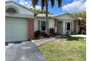 555 Abingdon Way, Davie