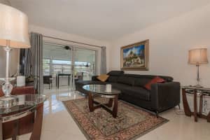 2861 Nw 47th Ter 303, Fort Lauderdale