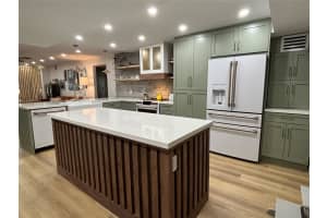 3700 Oaks Clubhouse Dr 103, Pompano Beach