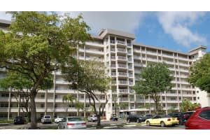 575 Oaks Lane 303, Pompano Beach