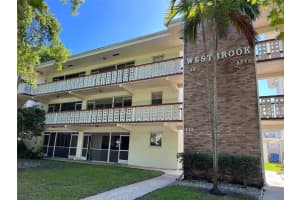 412 S Luna Ct 2, Hollywood