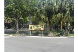14225 Memorial Hwy 1f, Miami