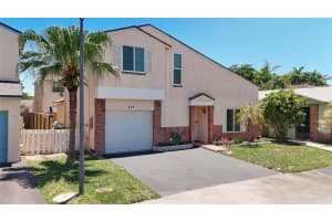 530 Radford Ter, Davie