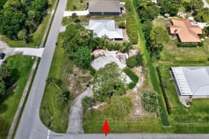 702 Lake Dr, Sebastian