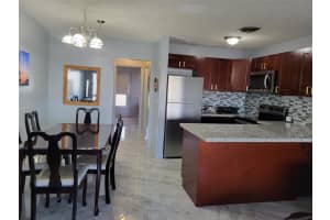 800 Sw 11th Avenue 17, Hallandale Beach